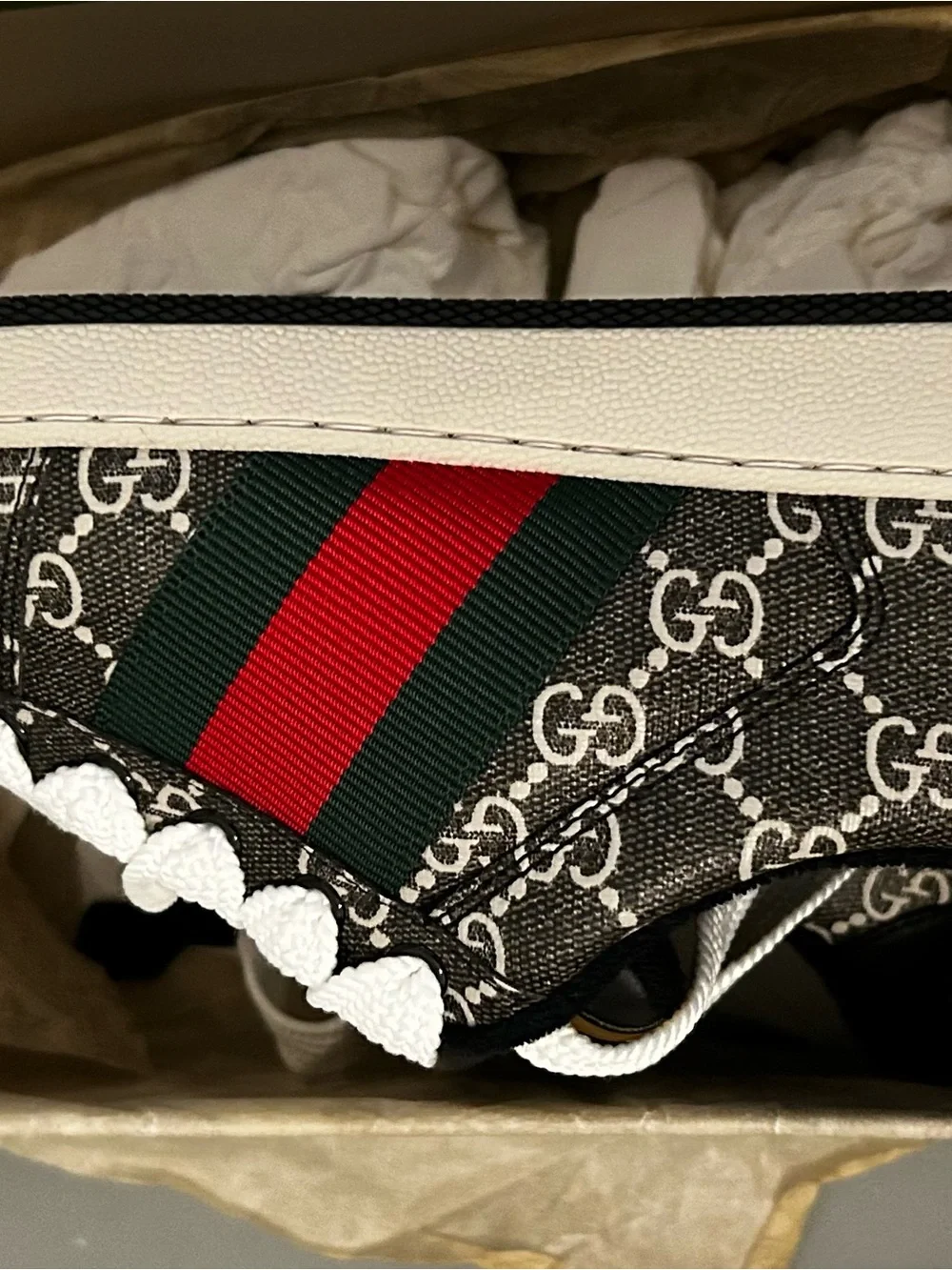 Gucci gg supreme