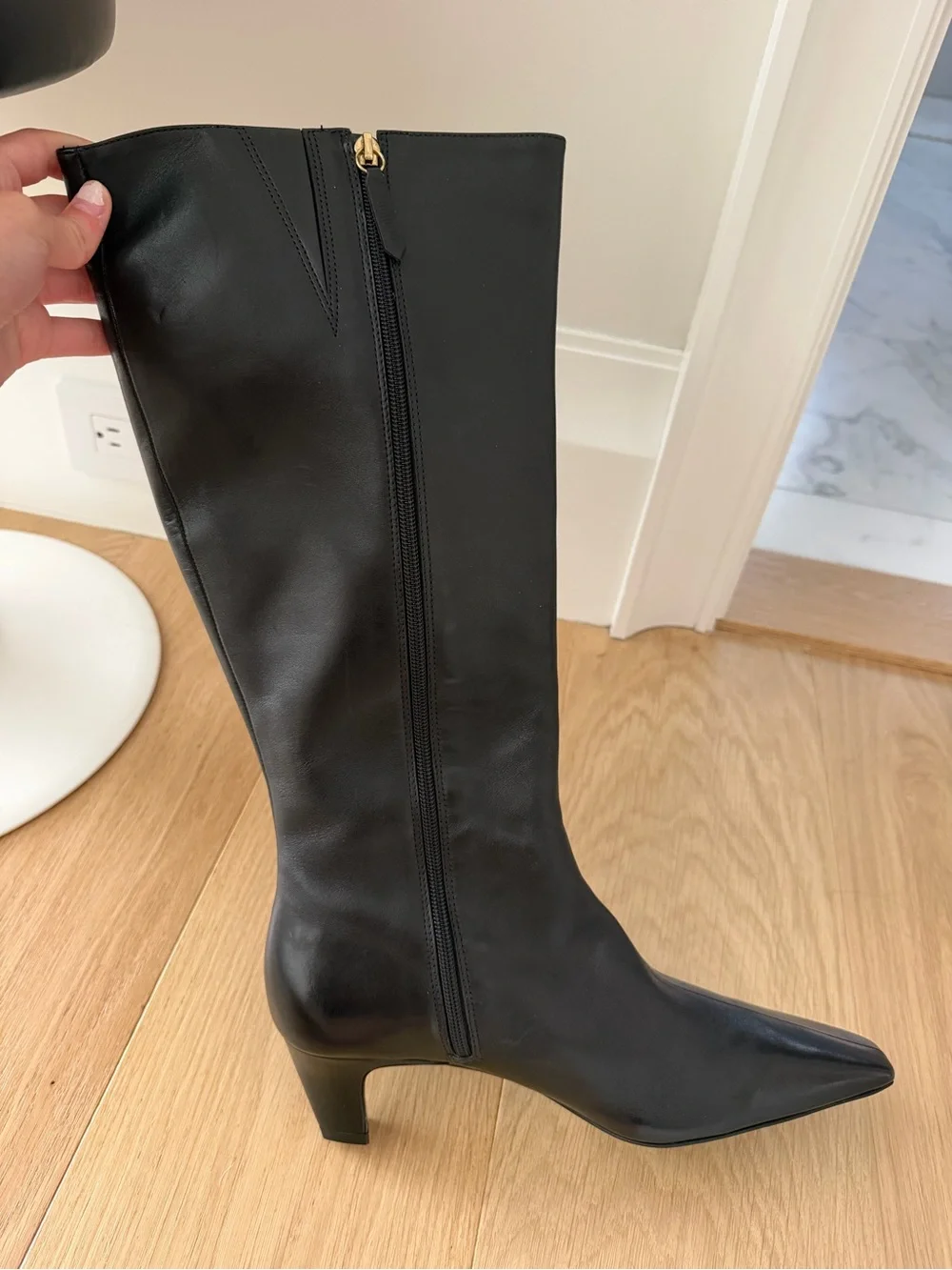 SCHUTZ sleek black