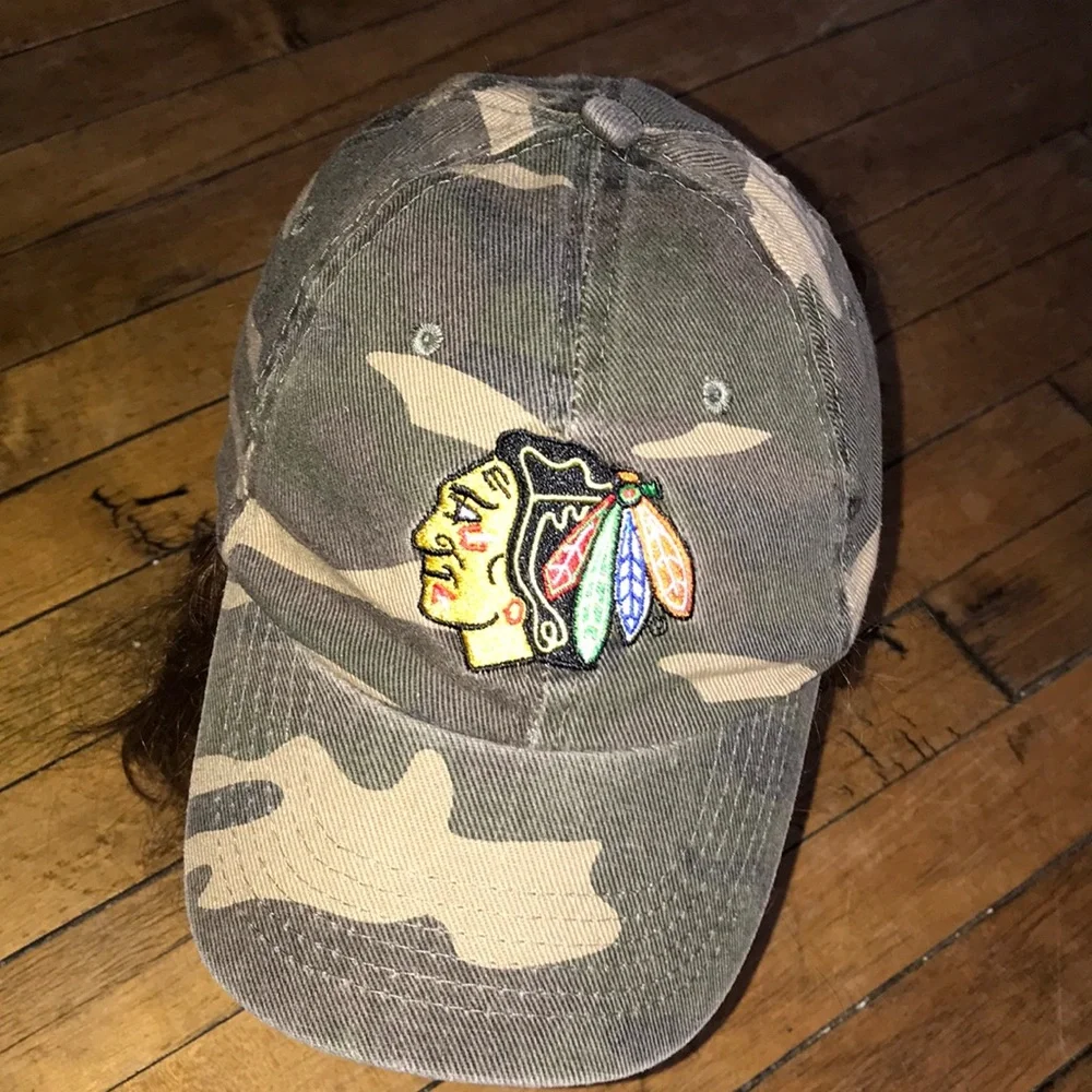 Chicago‎ Blackhawks Camo Kids Baseball Cap with Colorful Feather Patch