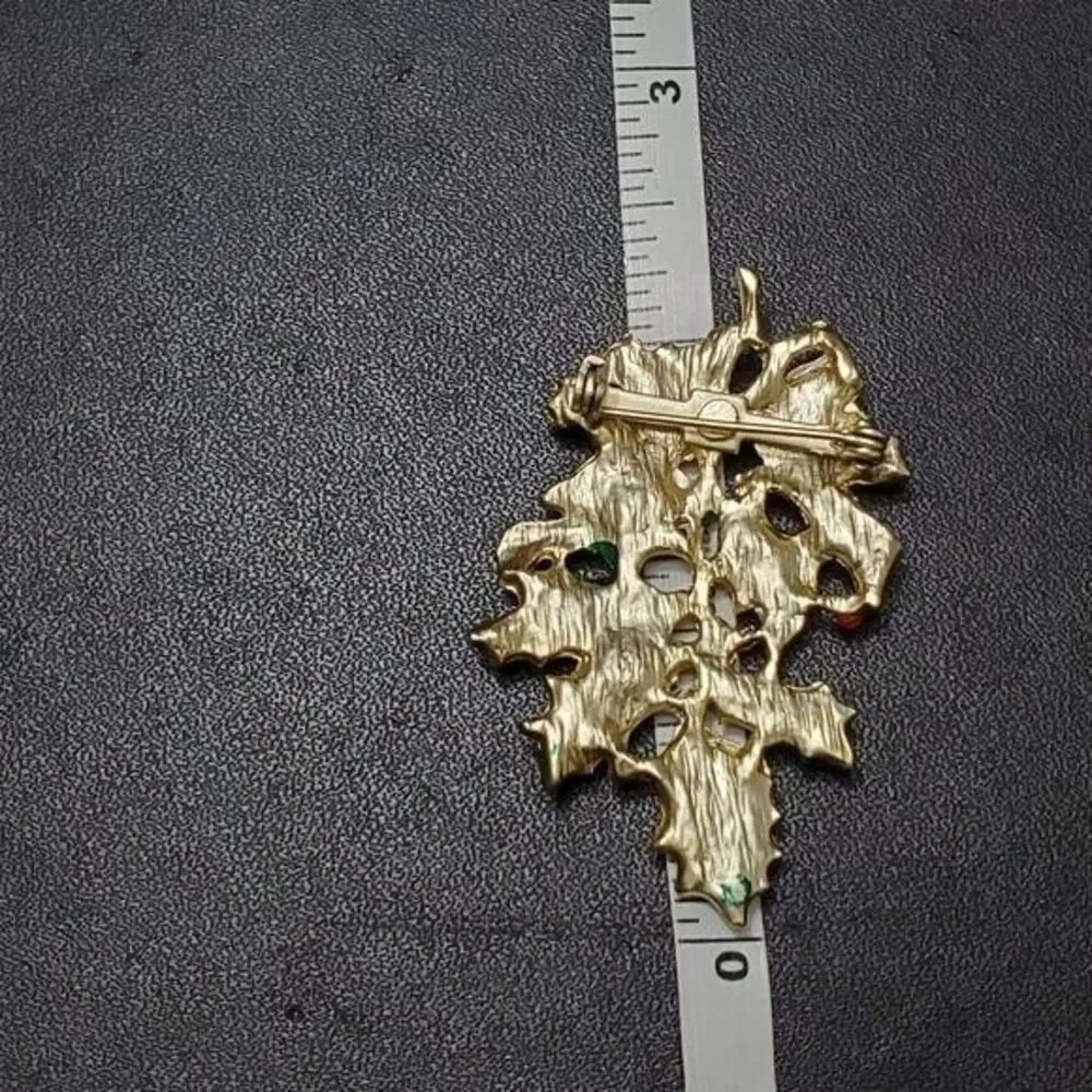 Vintage gold tone holiday holly brooch