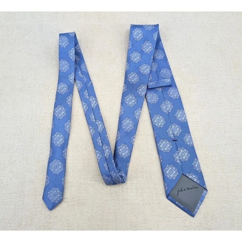 John Nordstrom Mens Tie Blue Silk Geometric Medallion Made in Italy