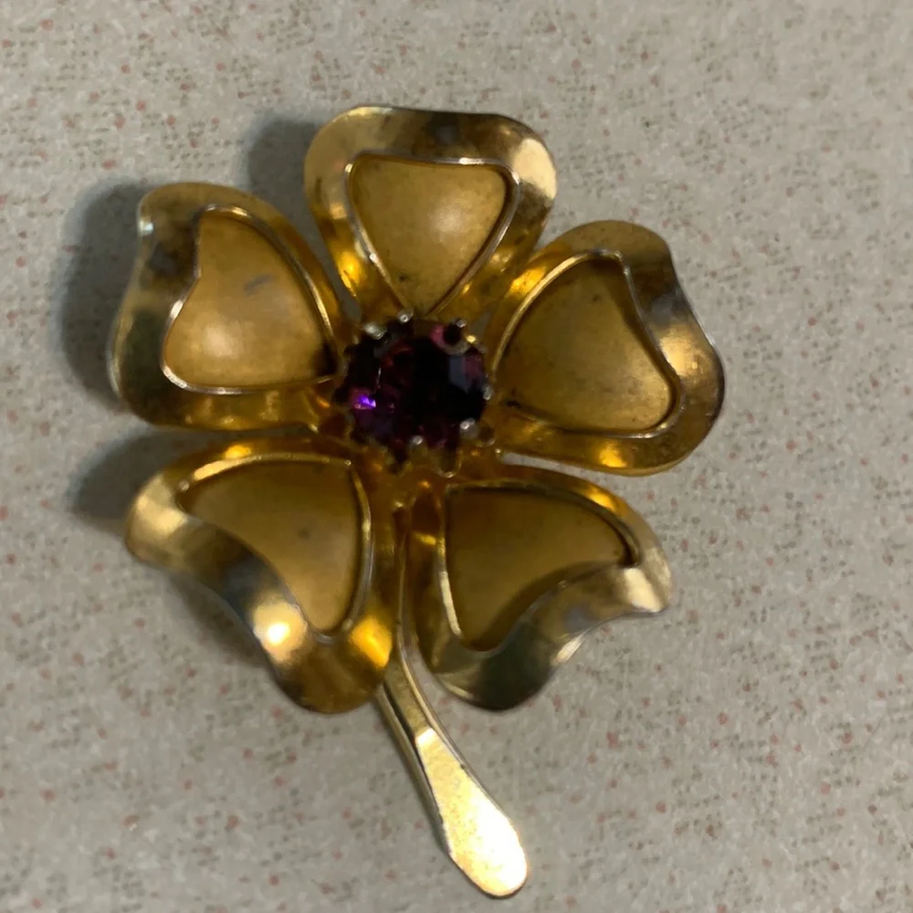Vintage Coro gold tone purple rhinestone flower broach/Slide (268)