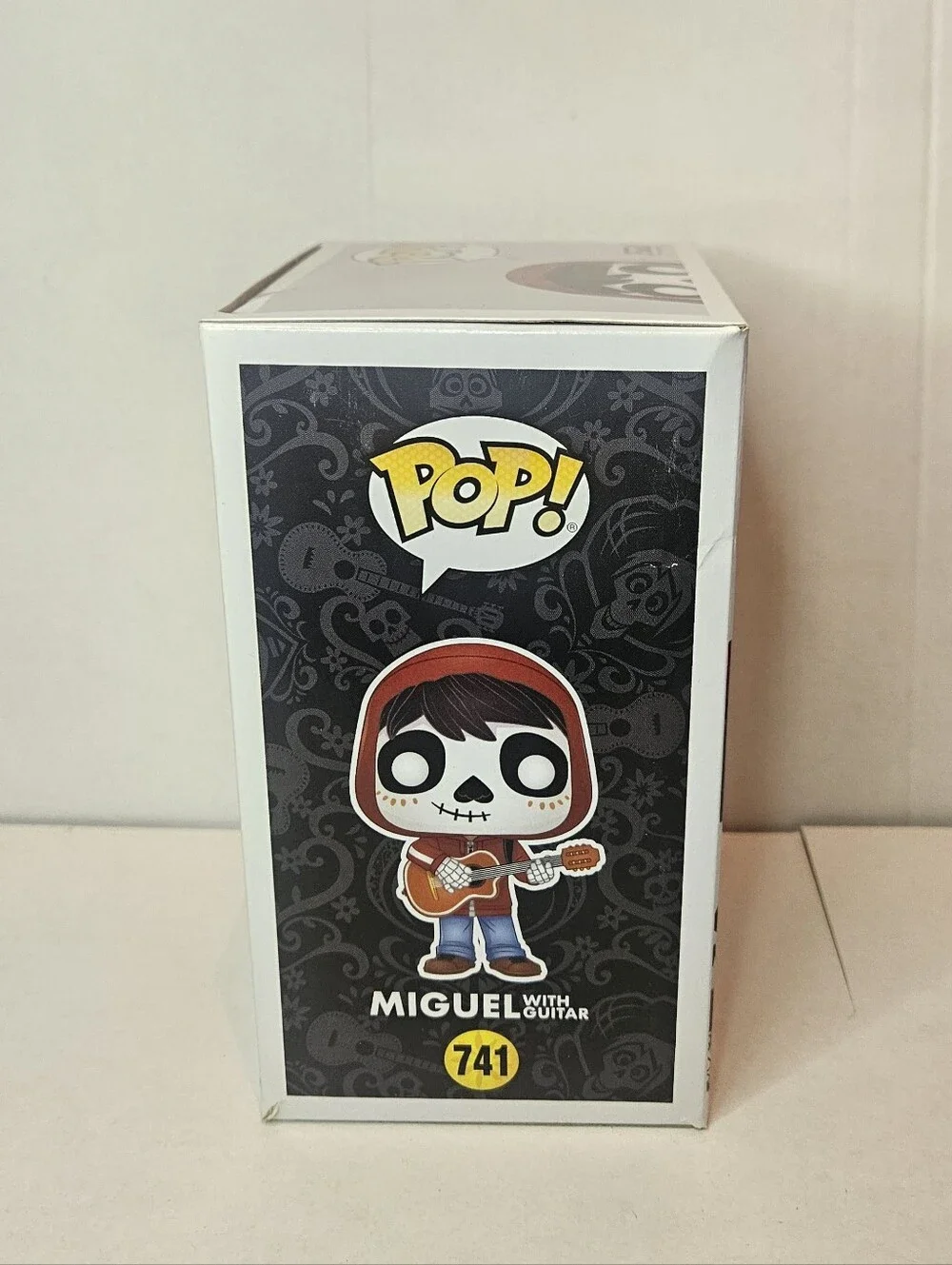 Funko Pop Disney Coco Miguel with Gutair Anaheim Wondercon Exclusive Sticker 741