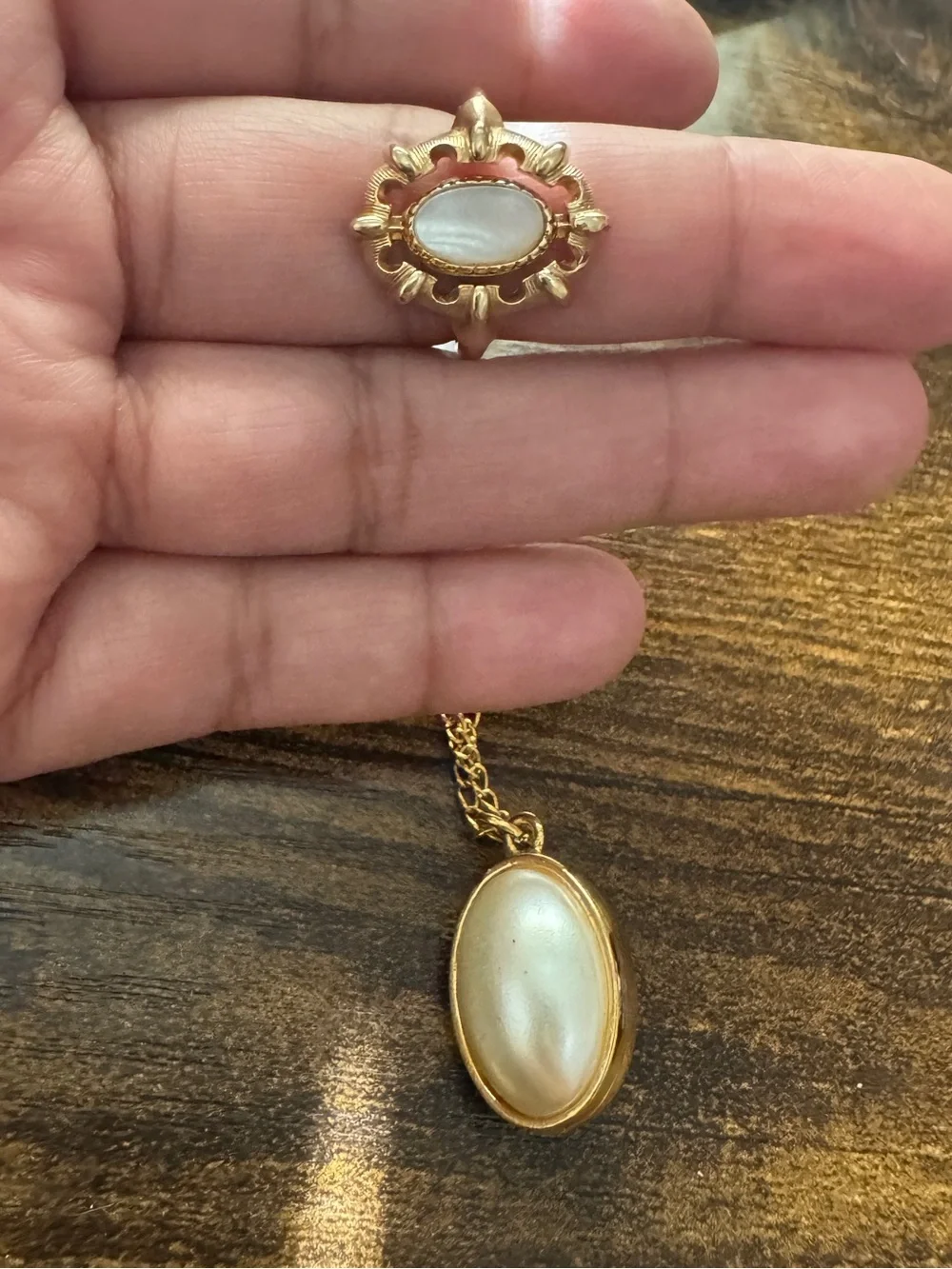 Rare Avon reversible ring size 8 and reversible necklace bundle