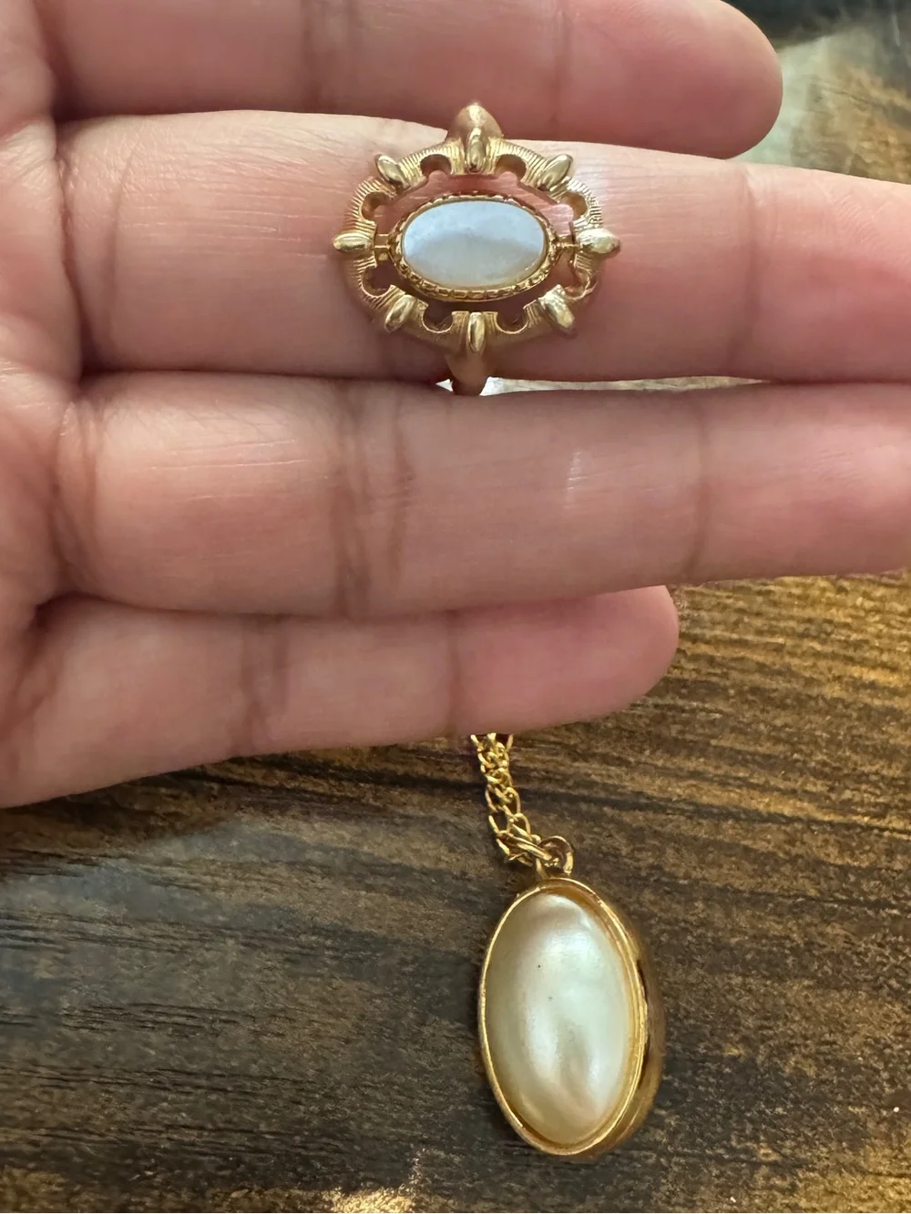 Rare Avon reversible ring size 8 and reversible necklace bundle
