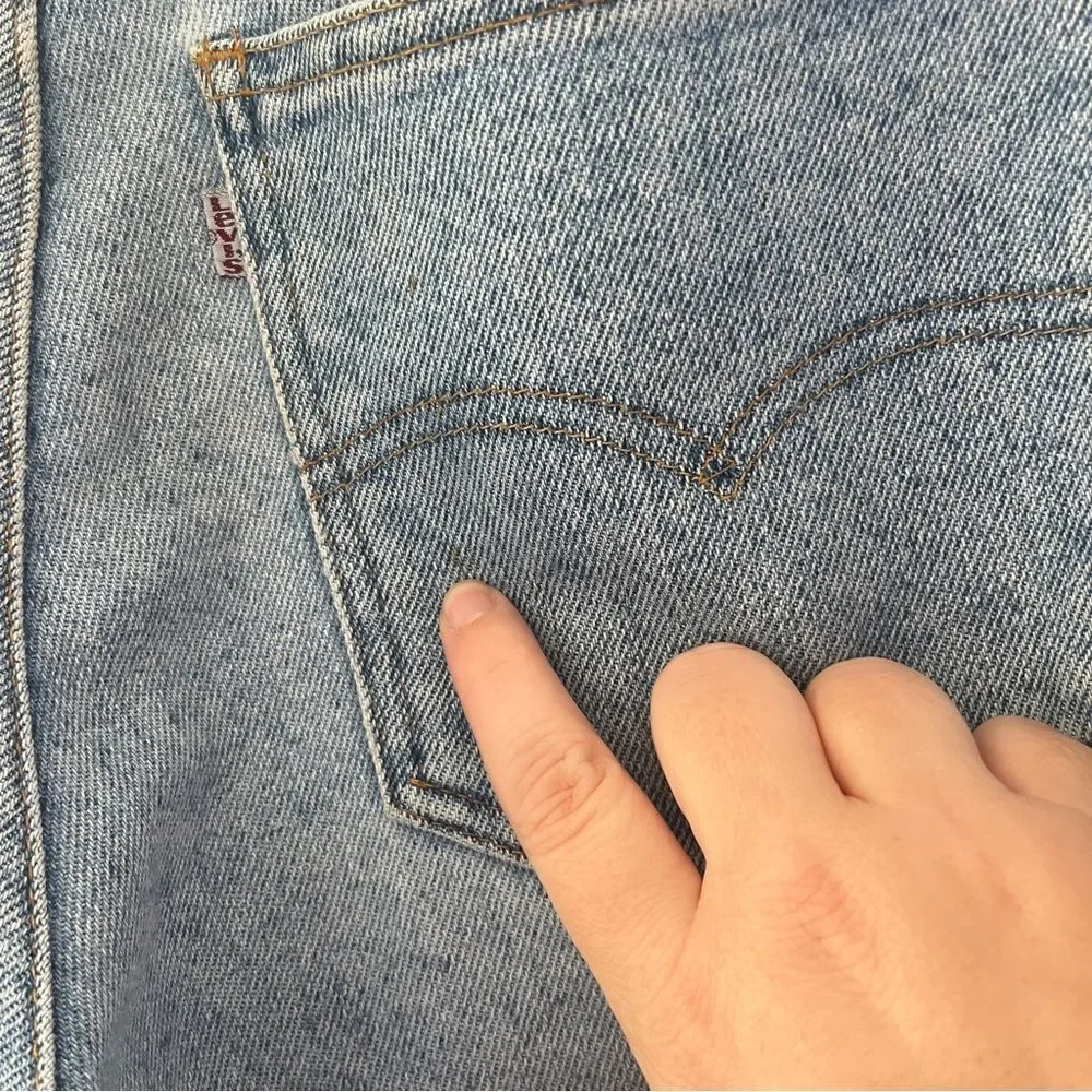 Vintage 80s 90s Levi’s White Tab Relaxed Fit Jeans Acid Wash Tapered Leg Size 34