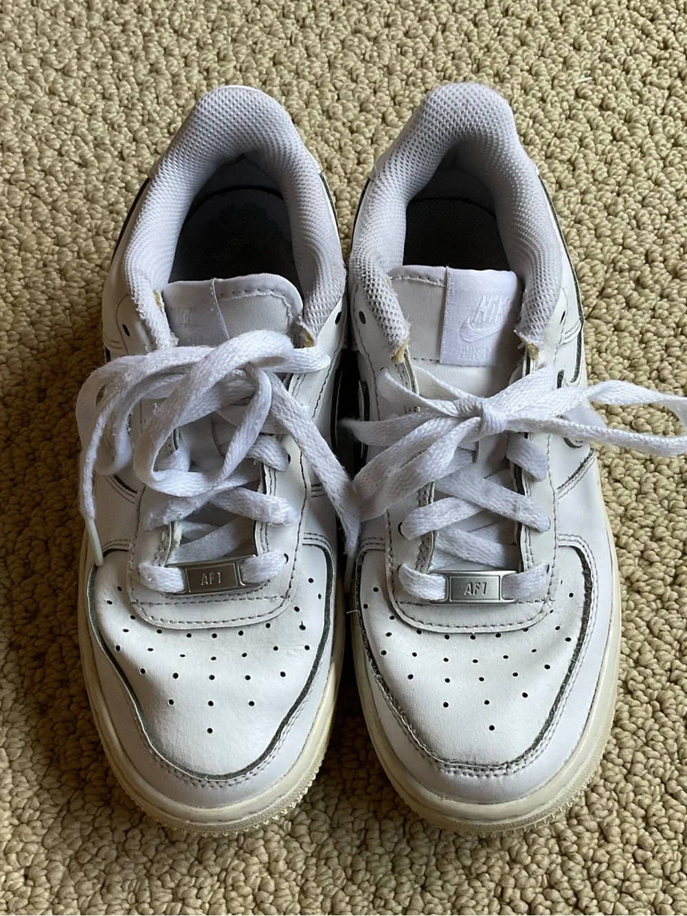 Kid’s Nike White Leather Low-Top Sneakers Size 3.5Y