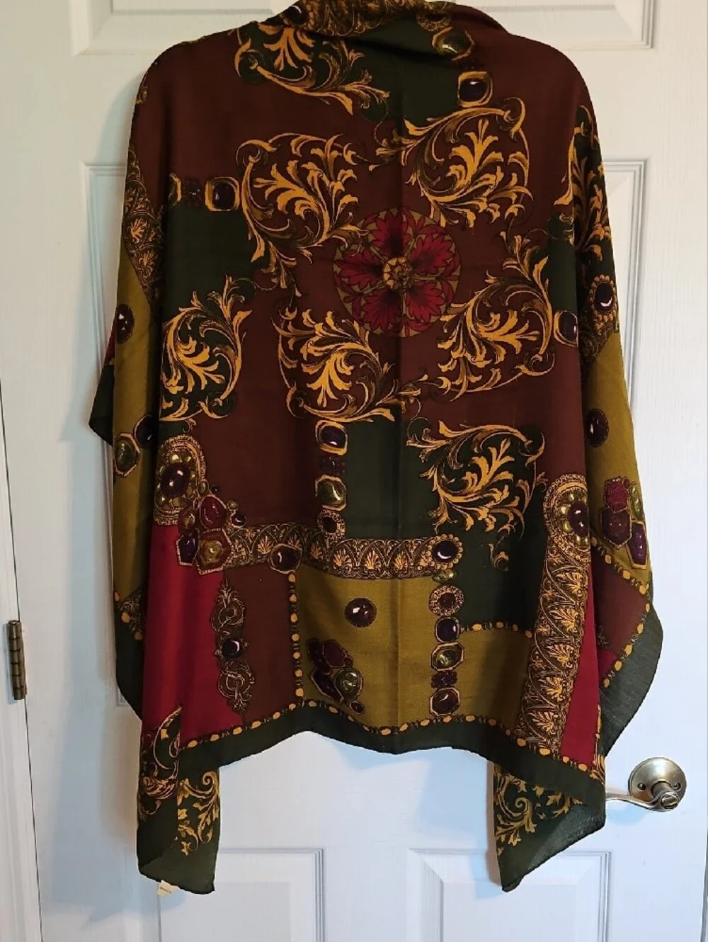 Casual Corner large baroque