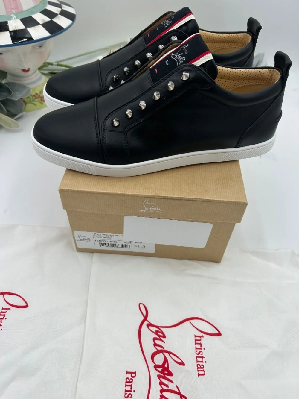 Christian Louboutin 100% vamp logo