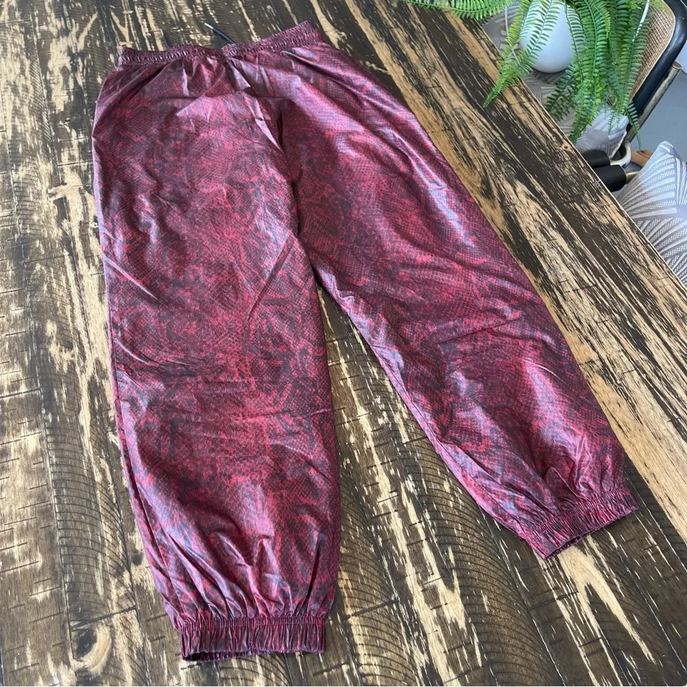 Nike 🌟 maroon