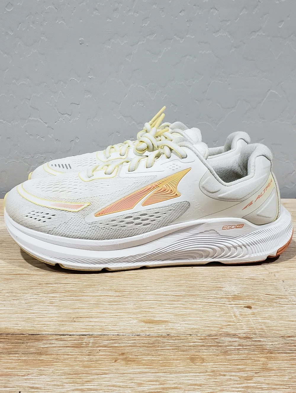 Altra women paradigm