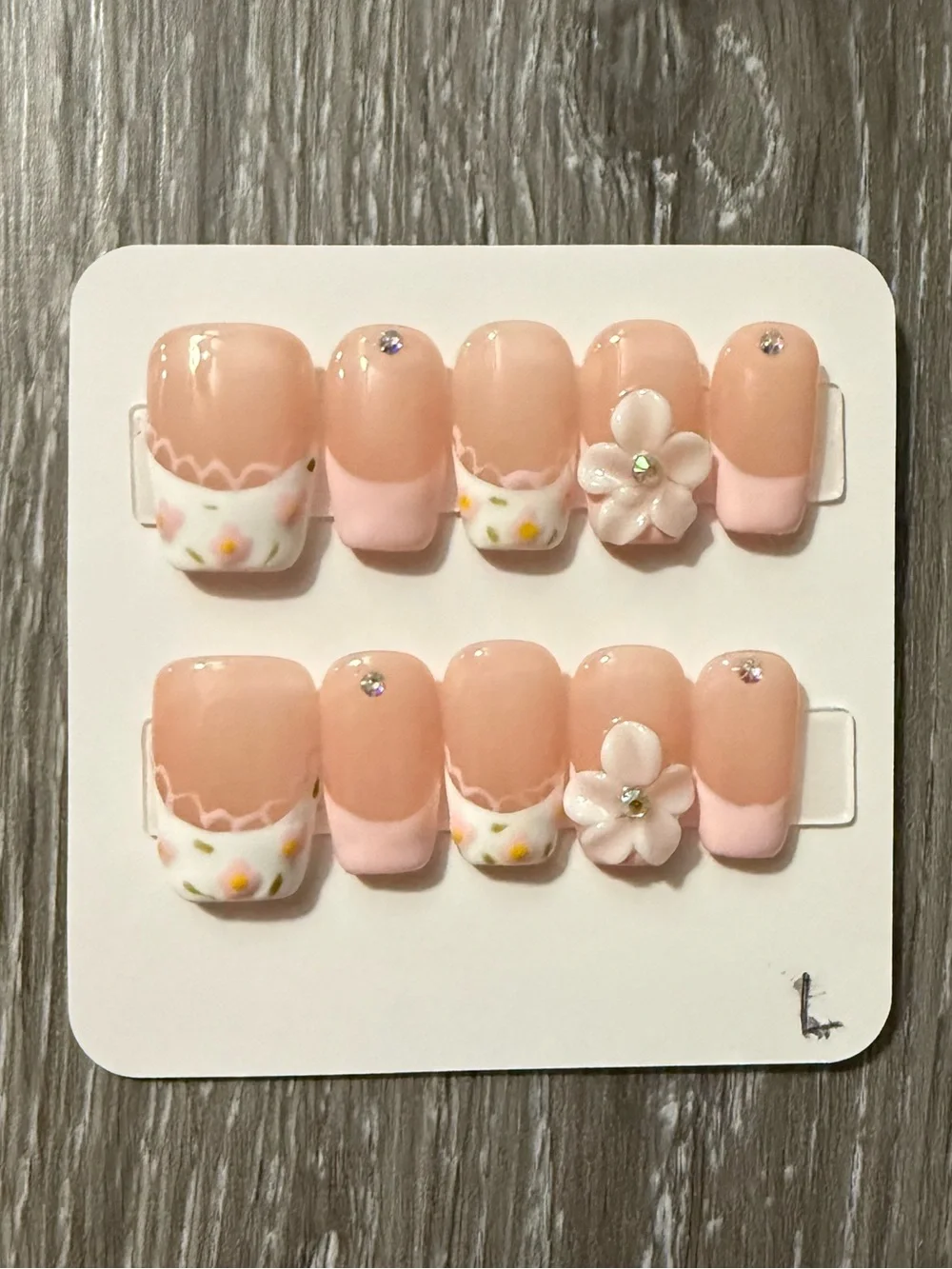 Peach Blossom Press-On Nails – Soft Pink Floral Set