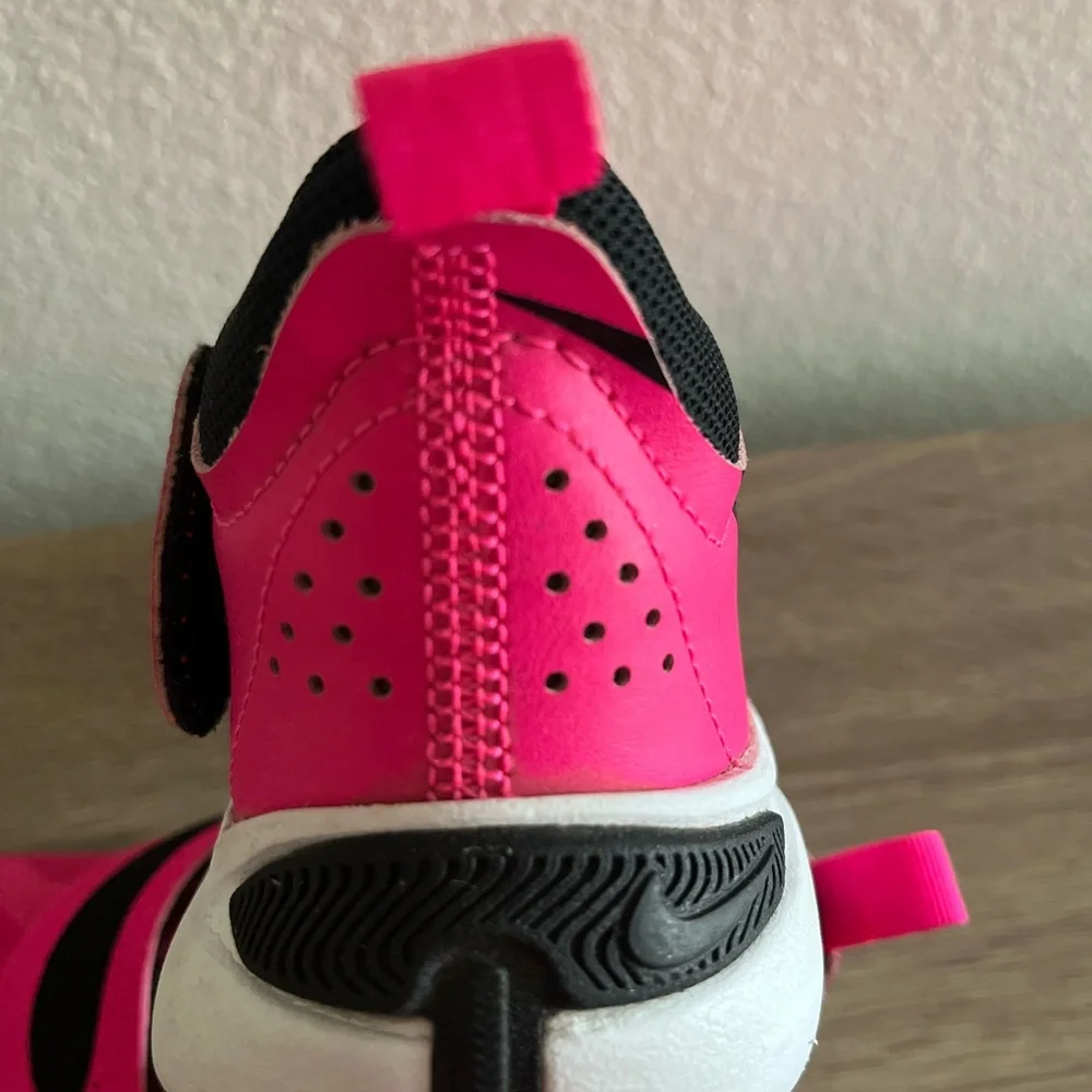 Nike Youth Girl’s Basketball Athletic Hot Pink Sneakers Shoes 3Y Pull On