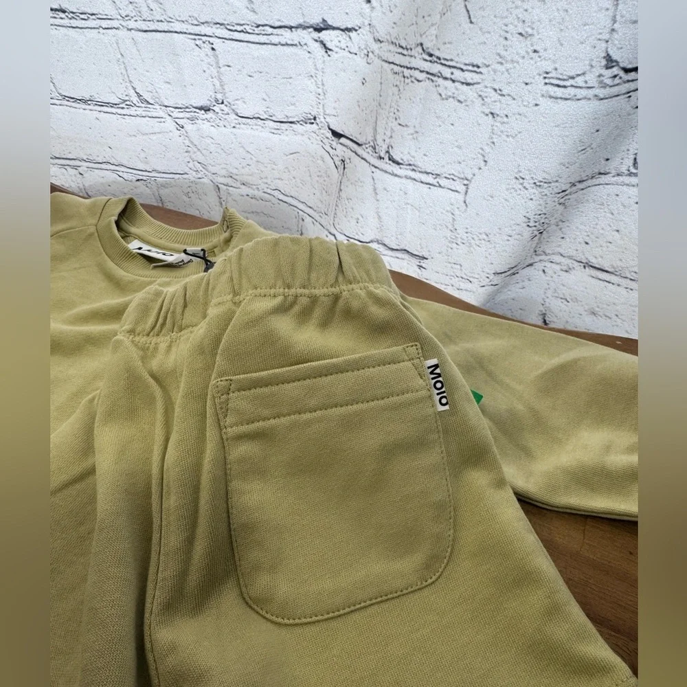 Molo brighten up