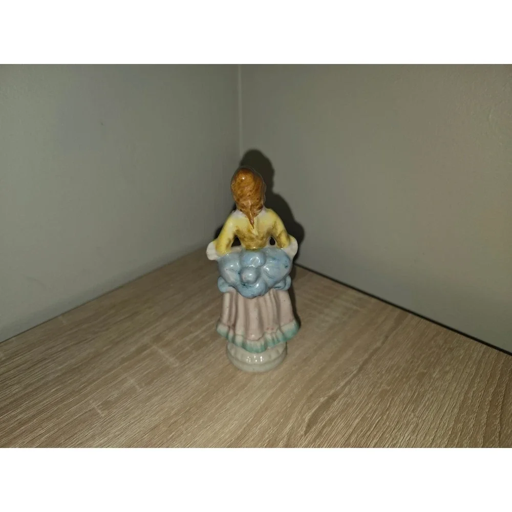 Unbranded vintage porcelain