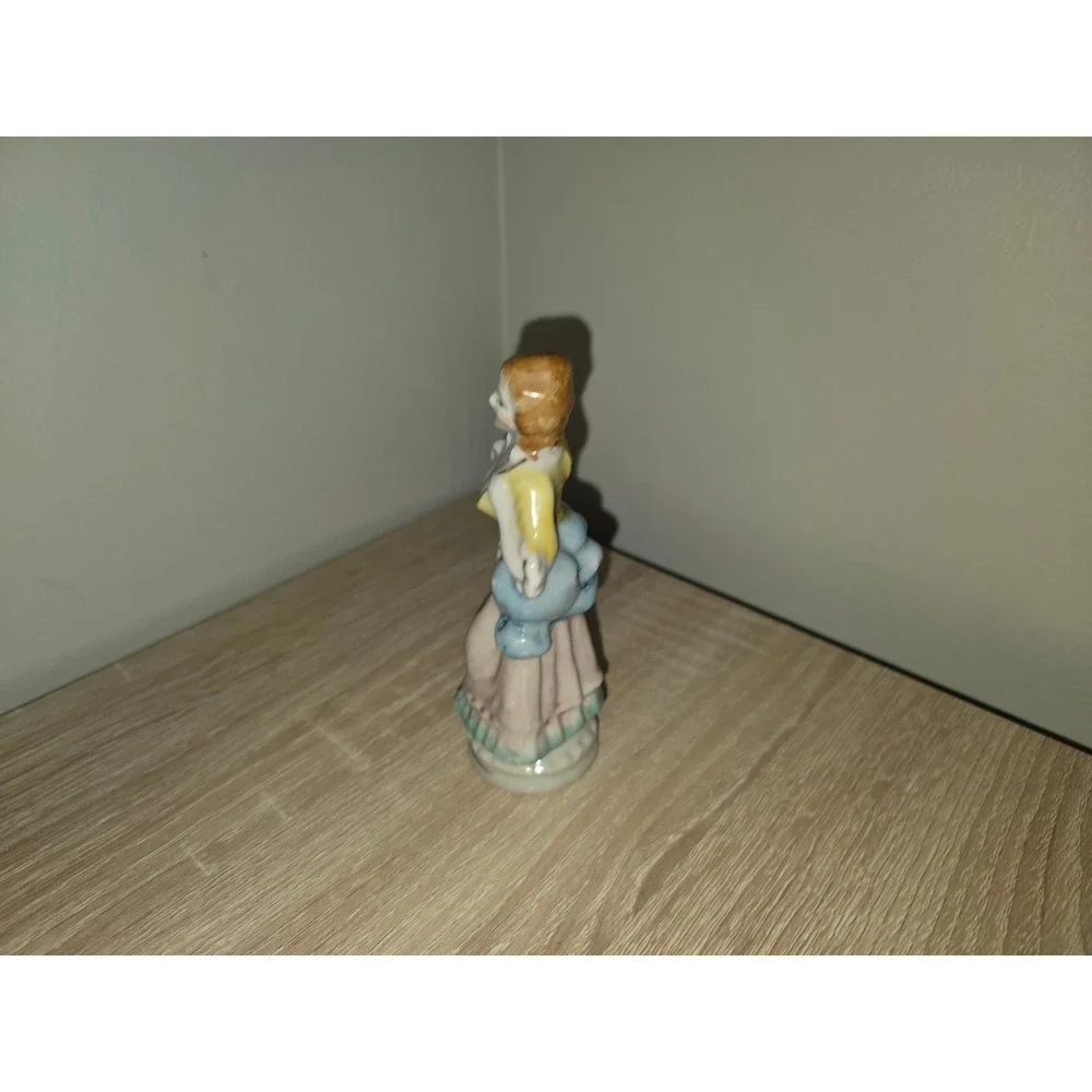 Unbranded vintage porcelain