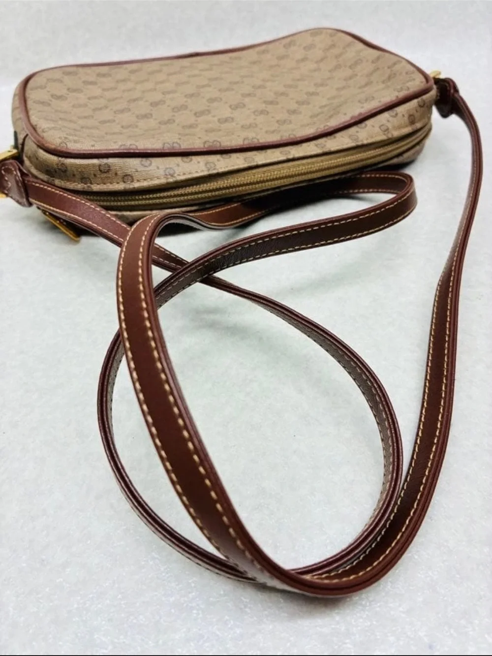 Gucci brown everyday secures