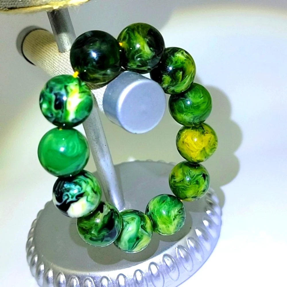 20mm Green Swirl Beeswax Amber Beaded Stretch Bracelet Size 7