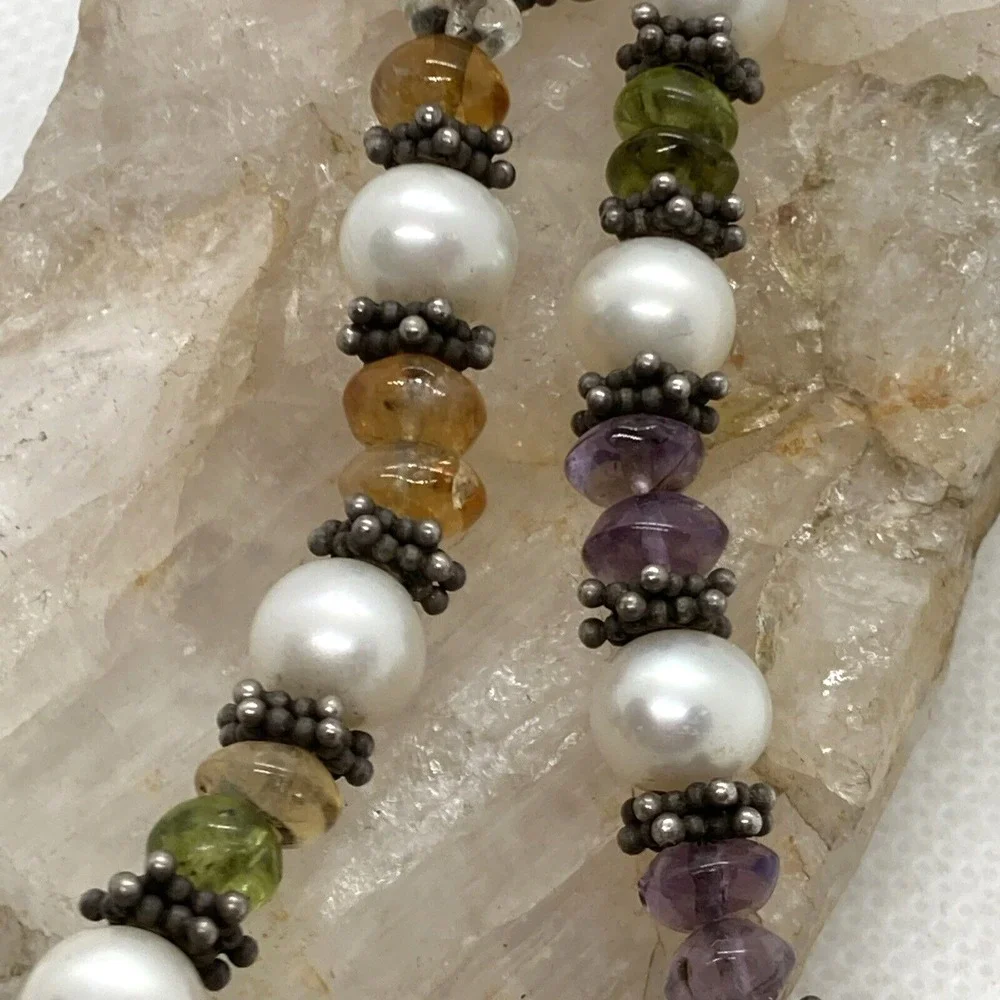 The Unbranded Brand vintage pearl