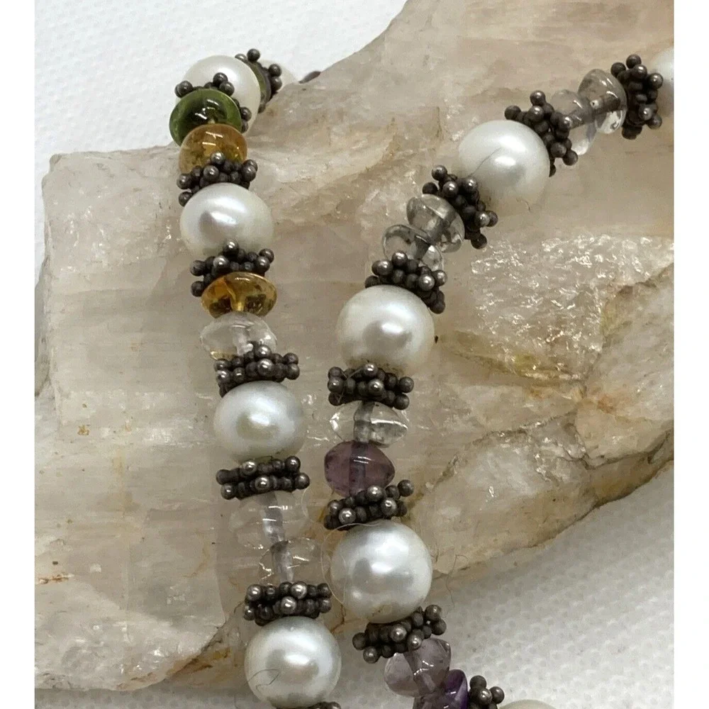 The Unbranded Brand vintage pearl