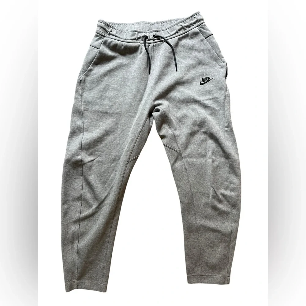 Nike‎ Tech Fleece Joggers Men's M Gray Bottom Soft Pants FLAWED PLEASE READ✅