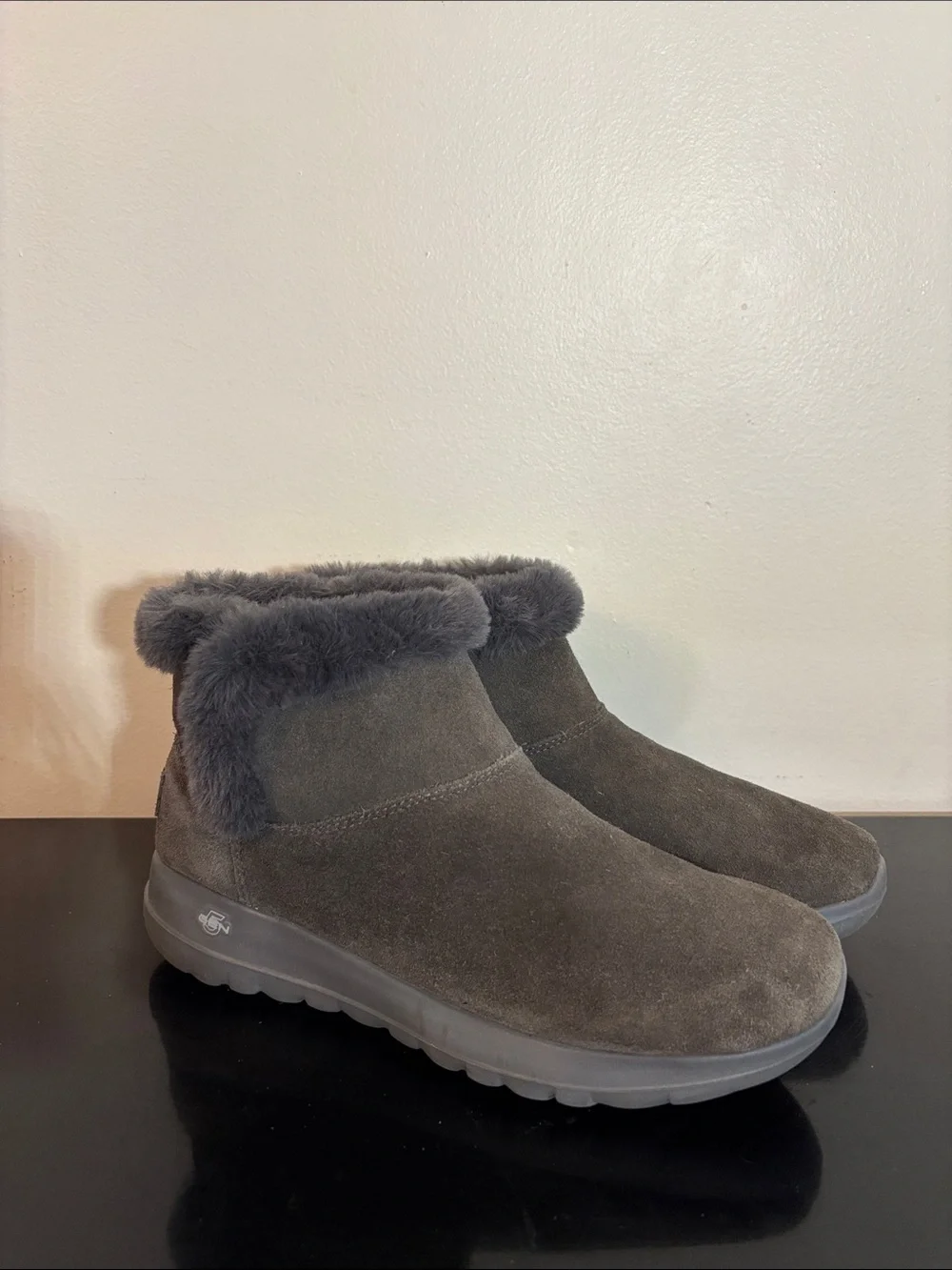 Skechers gray suede
