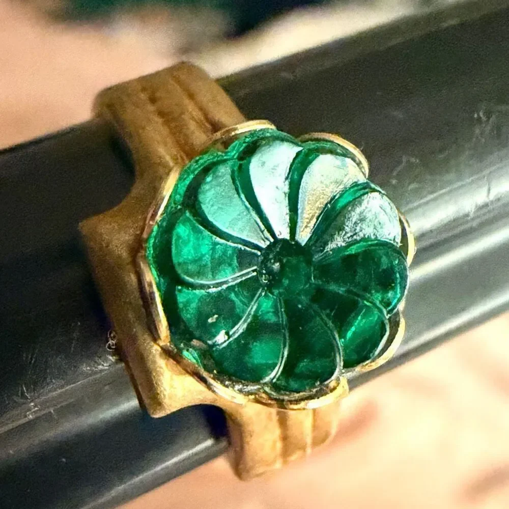 Vintage Green Carved Glass Flower Ring