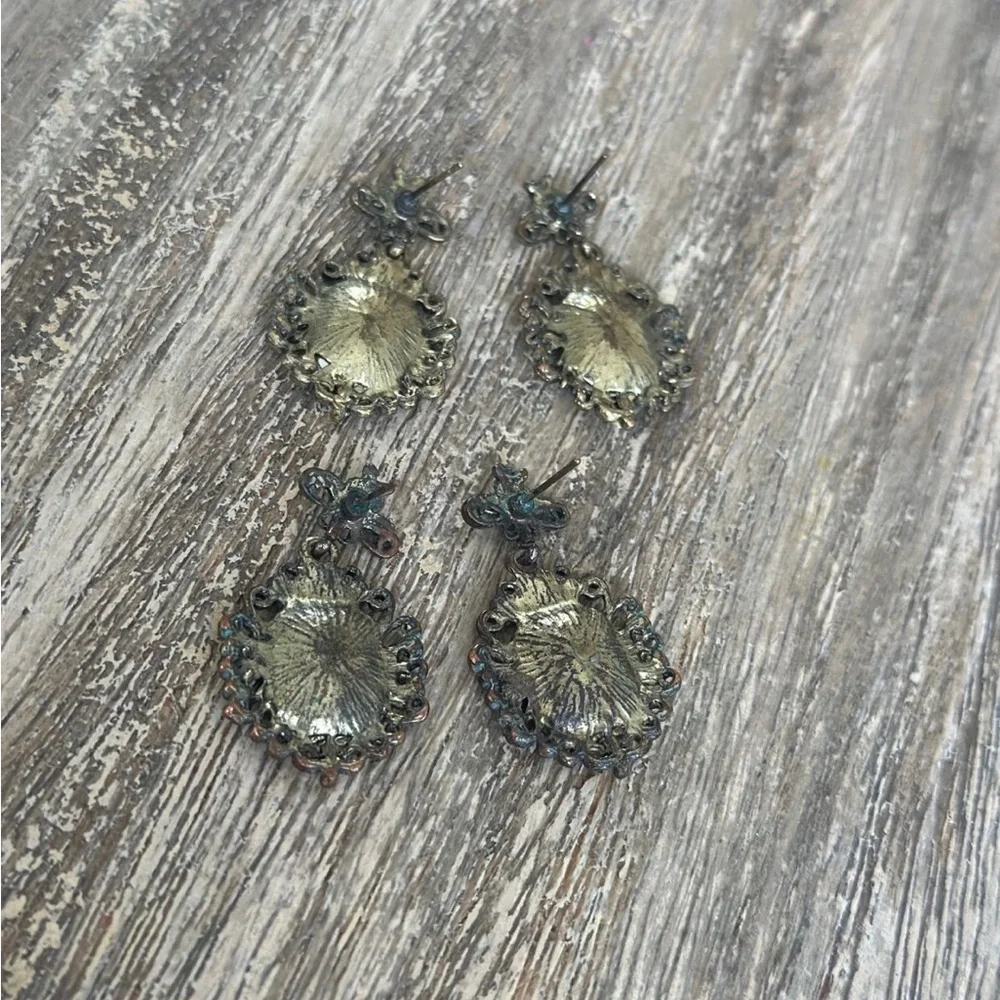 Bundle two pair of earrings