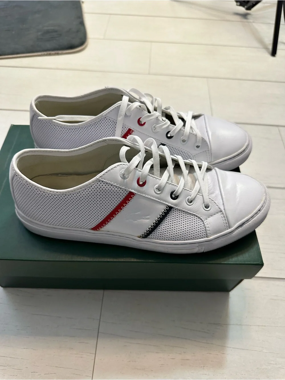 Lacoste sole eyelets side