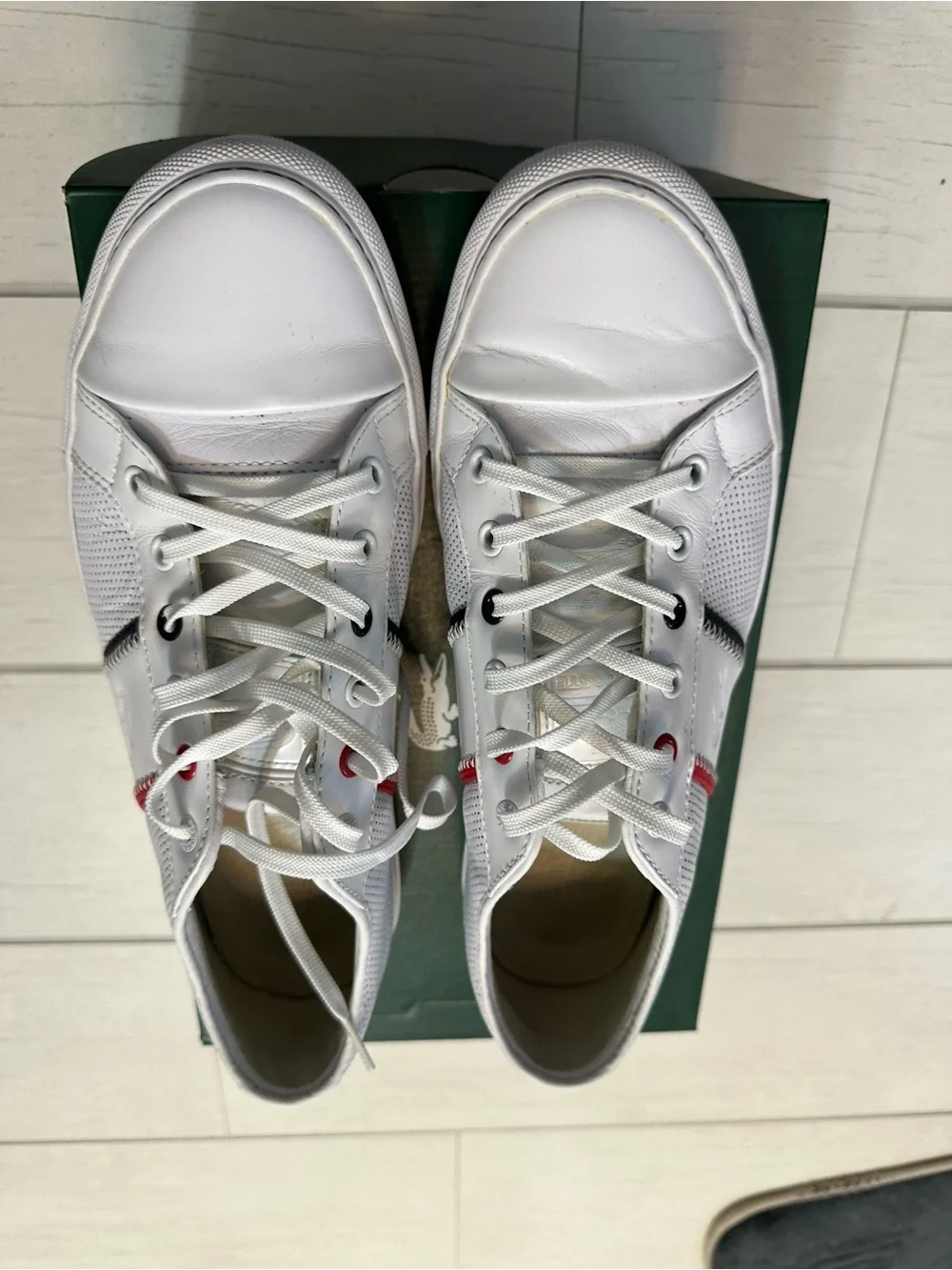 Lacoste lace side