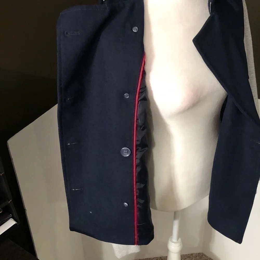 Tommy Hilfiger buttons up
