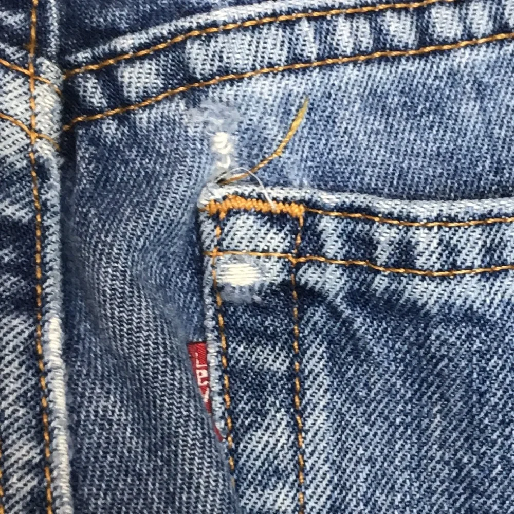 Levis tag shows