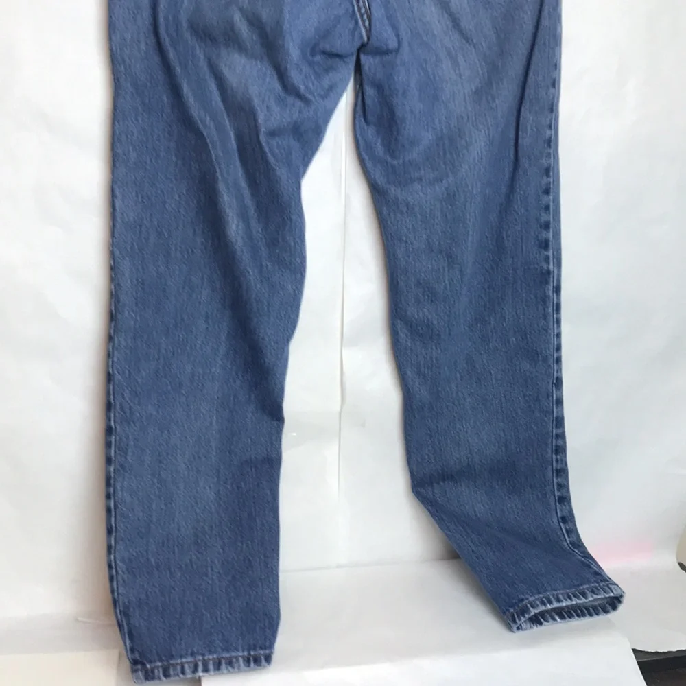 Levis tag shows