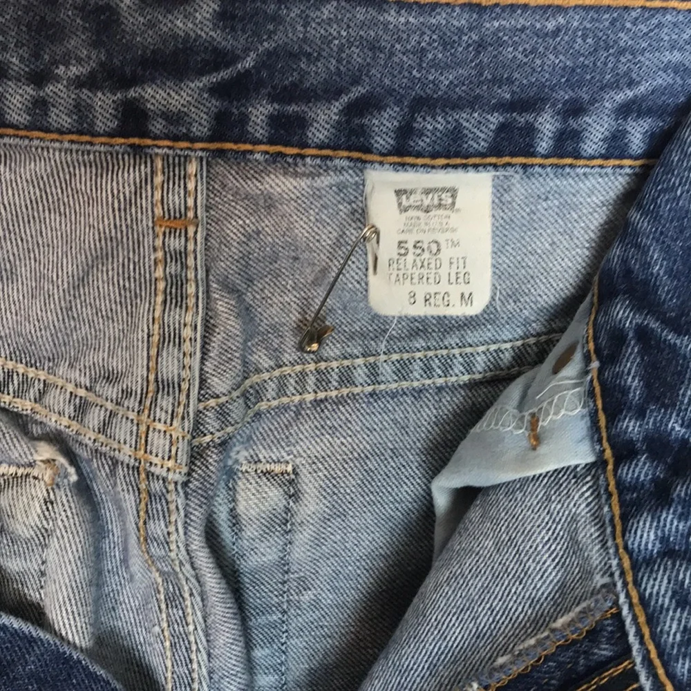 Levis tag shows