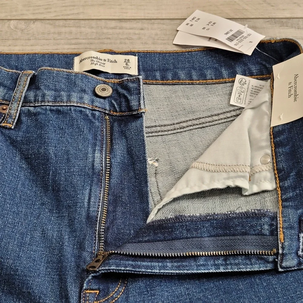 Abercrombie & Fitch button unworn
