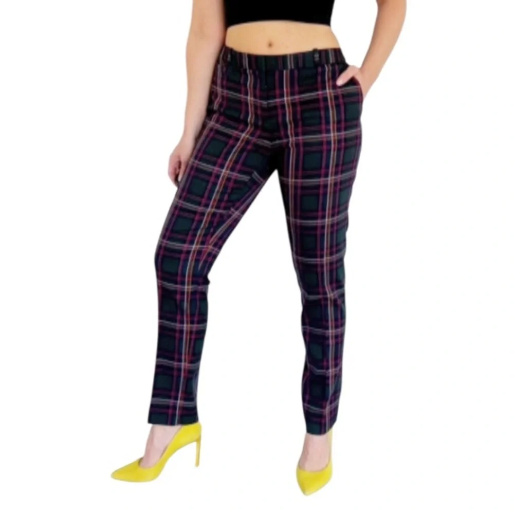 Tommy Hilfiger green red holiday plaid mid rise slim fit stretch pants size 6