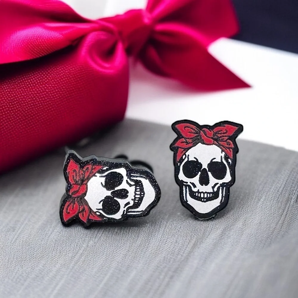 Spook-tacular Skull Studs: Cute Halloween Earrings for a Fang-tastic Look! ☠️NWT