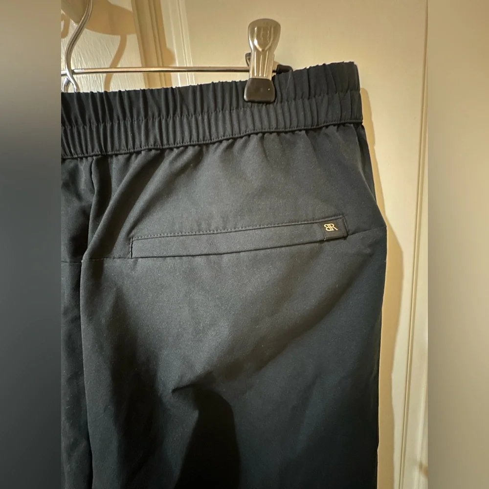 $100 BANANA REPUBLIC Men’s Performance Tech Motion Hybrid Pant in Black