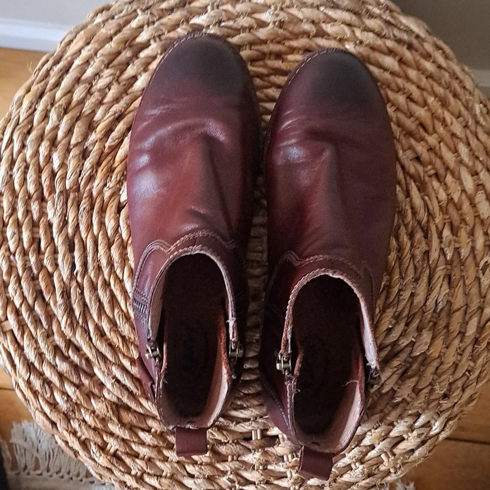 Taos Footwear trending luxury