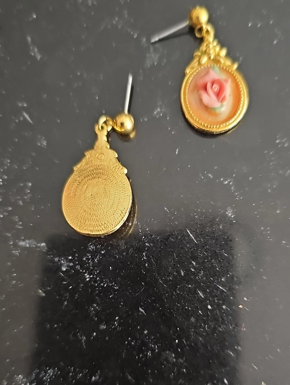 Vintage 1989 Avon Victoria Rose Earrings