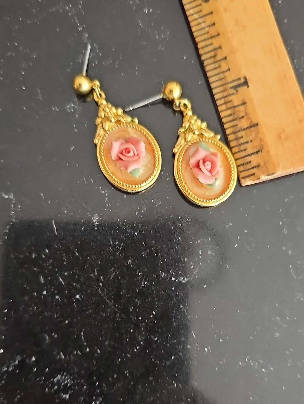 Vintage 1989 Avon Victoria Rose Earrings
