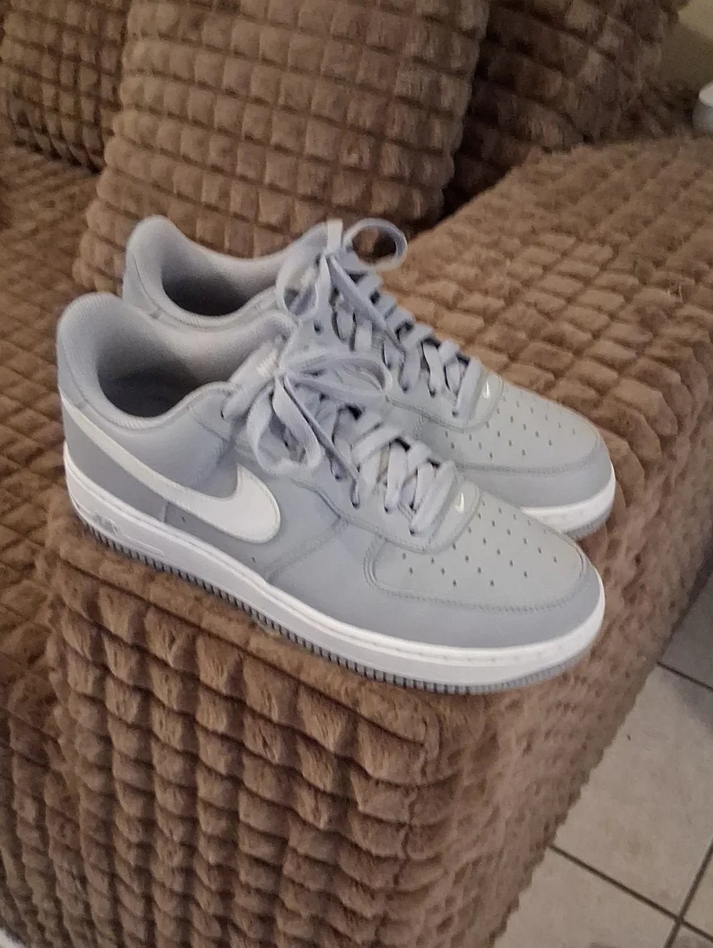 Nike Low-Top Sneakers - Light Gray & White