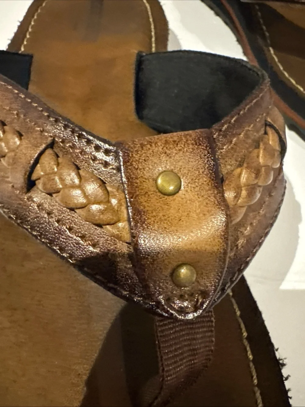 Clarks details classic