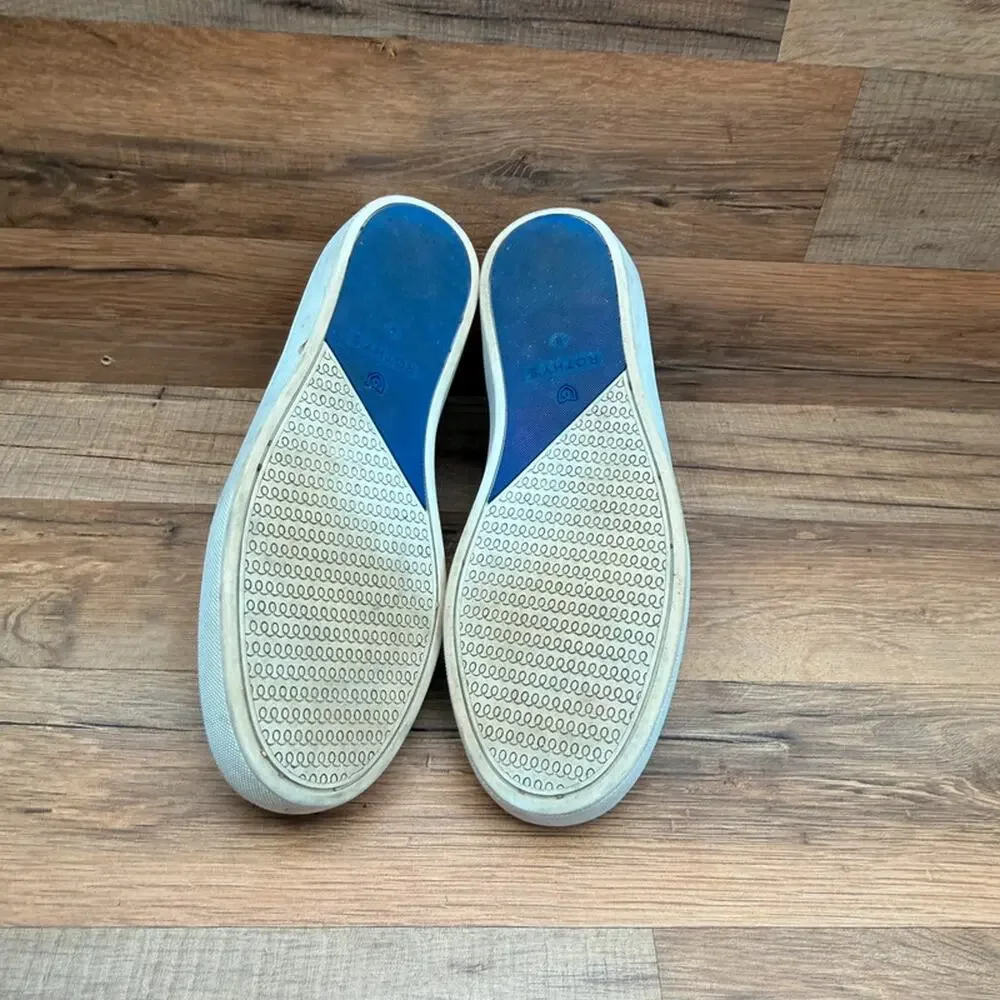 Rothys ships product