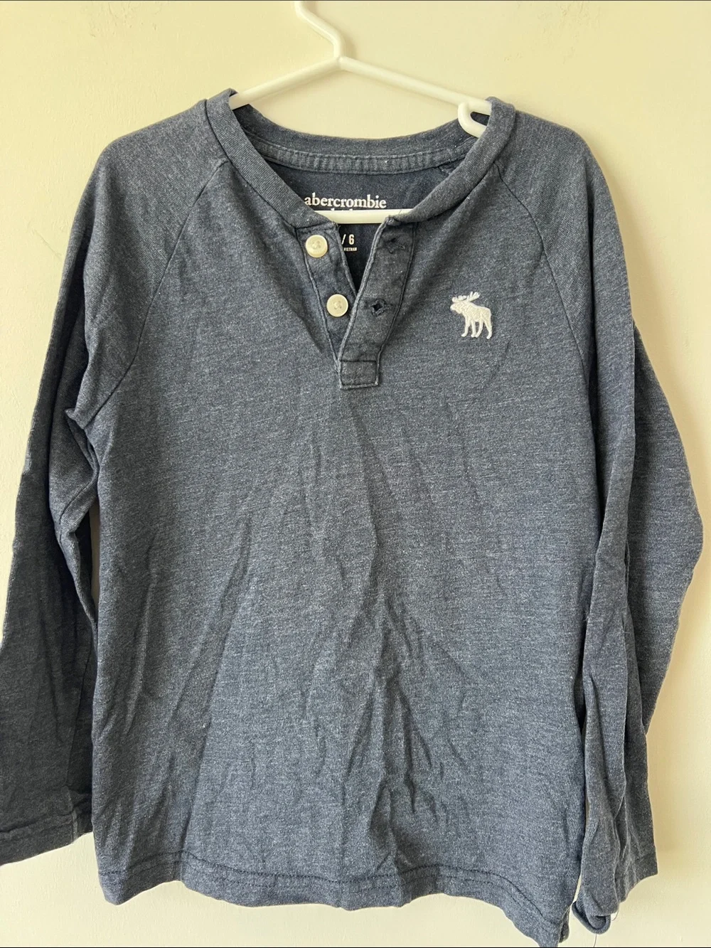 4/$12 Abercrombie & Fitch Navy Heather Long Sleeve Boys Henley Top | 6-7