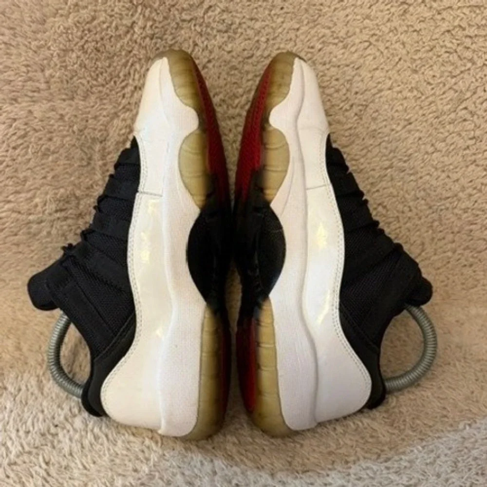 Jordan 11 Retro Low Tuxedo Kids Black White Patent Leather 528896-110 Size 6Y