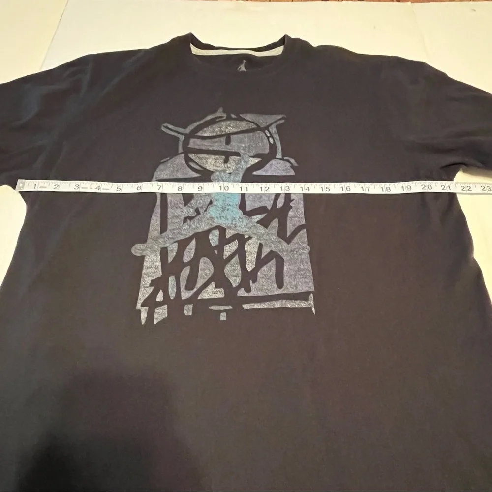 Jordan Mens Size Large Black Short Sleeve Shirt Dunk Jump Man Graphic Basketball