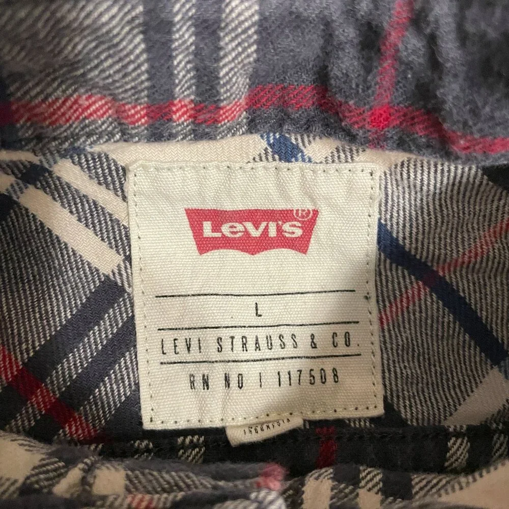 Levis Flannel Shirt Mens Size L Navy Blue Red Plaid Long Sleeve Button Up Cotton