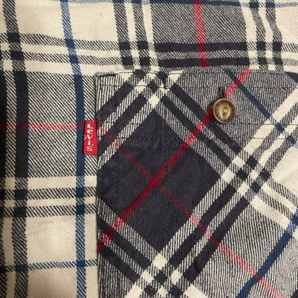 Levis Flannel Shirt Mens Size L Navy Blue Red Plaid Long Sleeve Button Up Cotton