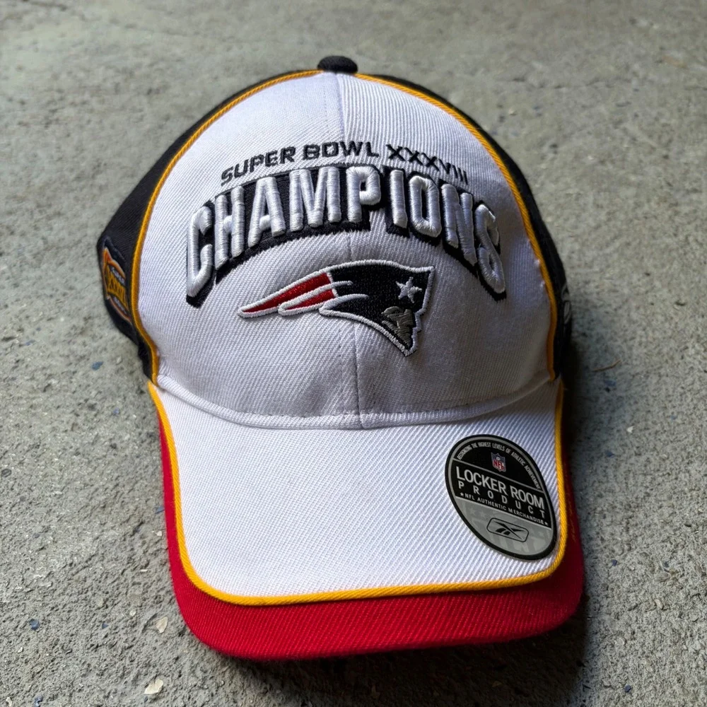 Reebok New England Patriots Super Bowl XXXVIII Champions Locker Room Hat Cap